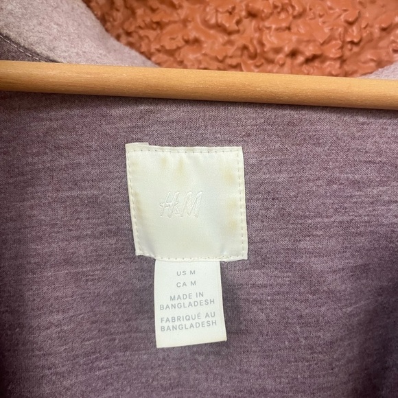 Women’s H&M Shirt Jacket in Jersey. Light Purple/ Lavender. Size Medium - Picture 2 of 8